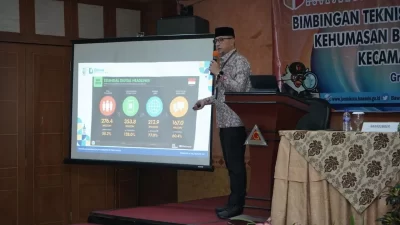 Kadis Kominfo Kota Jambi presentasikan kiat kehumasan Bimtek Panwascam