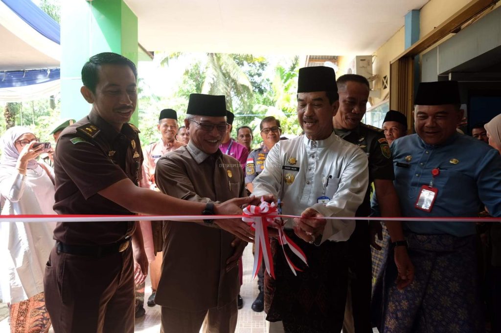 Penjabat Bupati Muaro Jambi Drs. Raden Najmi hadir dan meresmikan Gerai Datuk Kader