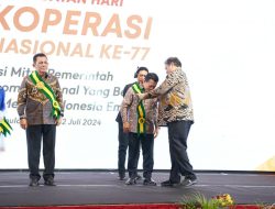 Gubernur Al Haris Terima Penghargaan Bintang Abhinaya Jagadhita dari Dekopin