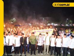 Meriahkan Tahun Baru Islam 1446 H, Wako Ahmadi Lepas Pawai Obor