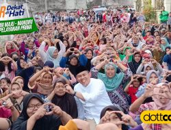 Ribuan Warga Kebun Handil Beri Kejutan Ulang Tahun untuk H Abdul Rahman, Doakan Jadi Wali Kota Jambi