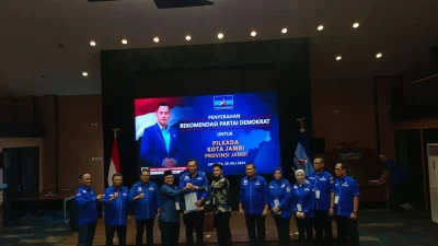 AHY Serahkan Rekomendasi Ke Kandidat Maulana-Diza
