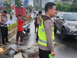 Usai Gagal Salip Mobil, kakek pensiunan PNS Tewas Terlindas Truk