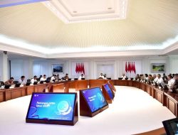 Jokowi Pimpin Rapat Terbatas Bahas RKP, Nota Keuangan, dan RAPBN 2025