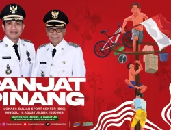 Meriahkan HUT RI ke-79, Kabupaten Batang Hari Gelar Panjat Pinang Massal
