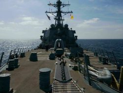 Ketegangan Meningkat: Iran Mengancam, AS Pindahkan Kapal Perang Lebih Dekat ke Israel