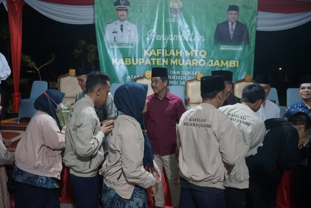 Penjabat_Bupati_Kab_Muaro_Jambi_Menyambut_Kedatangan_Para_Kafilah_MTQ_Asal_Kabupaten_Muaro_Jambi