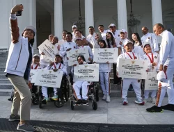 Presiden Jokowi Serahkan Bonus untuk Atlet Paralimpiade Paris 2024