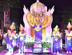 Ribuan Pengunjung Padati Tugu Keris, Saksikan Carnaval Angso Duo 2024