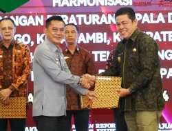Pjs. Bupati Batanghari Hadiri Penyerahan Surat Selesai Harmonisasi Raperda
