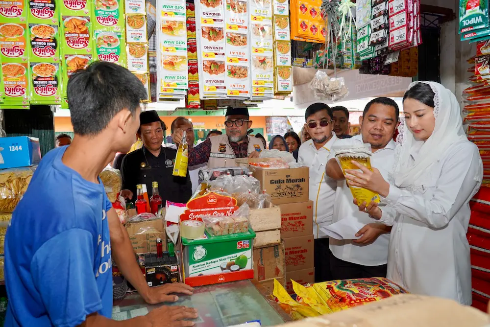 Wakil Menteri Perdagangan Dyah Roro Esti Widya Putri saat meninjau Pasar Angso Duo di Jambi Minggu, (22/12/2024)/ foto: Humas Kemendag