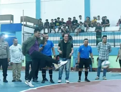 Bupati Batang Hari “Kick-Off” Turnamen Futsal Super Tangguh Season 1