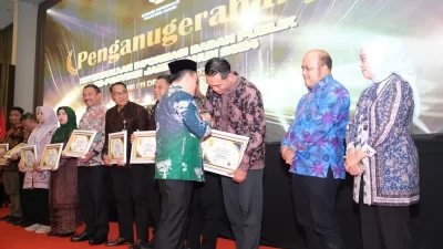 Kado Istimewa Akhir Tahun, Pemkab Batanghari raih Penghargaan KIP