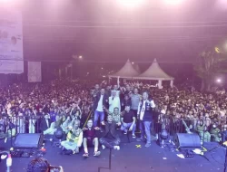 Lautan Massa Padati Tugu Keris Siginjai di Pesta Rakyat Tahun Baru 2025