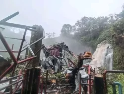 Longsor di Air Terjun Telun Berasap, Pondok Wisata Rusak Tertimpa Kayu