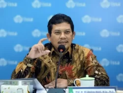 Dirut BPJS Kesehatan Sindir Warga: Tak Bayar Iuran, Tapi Bisa Beli Rokok