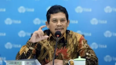 Dirut BPJS Kesehatan Sindir Warga: Tak Bayar Iuran, Tapi Bisa Beli Rokok