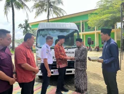 Akhiri Masa Reses, Edi Purwanto Serahkan Bus Sekolah untuk Ponpes Al Fattah Sarolangun