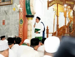 Bupati Fadhil Arief Laksanakan Sholat Idul Fitri 1446 H di Masjid Fastabiqur Khairat