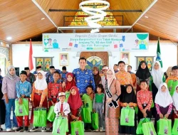 10 Ribu Lebih Siswa di Batang Hari Terima Bantuan Seragam Sekolah
