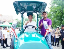 Bupati Batang Hari Serahkan Alsintan kepada Brigade Pangan Tahun 2026