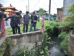 Maulana Cek Drainase Cempaka Putih, Antisipasi Banjir Musim Hujan