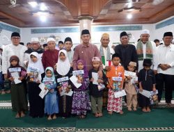 Pemkab Santuni 100 Anak Yatim di Mendalo Darat