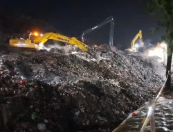 Longsor Gunungan Sampah di Bantargebang Tewaskan Empat Orang