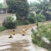 Tragis! Bocah 7 Tahun Hilang Saat Main Hujan di Parit Meluap