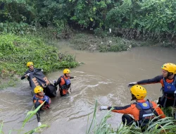 Bocah 7 Tahun Hanyut Saat Bermain Hujan di Jambi Ditemukan Meninggal