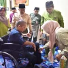 Datangi Rumah Warga Stroke, Maulana Bawa Kursi Roda dan Harapan