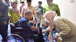 Datangi Rumah Warga Stroke, Maulana Bawa Kursi Roda dan Harapan