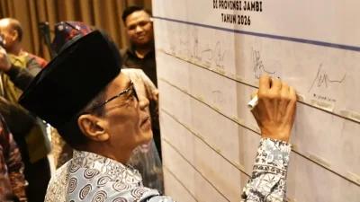 Bakhtiar Hadiri Deklarasi Akselerasi Standar Pelayanan Minimum Pendidikan