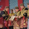 Gubernur Al Haris Terima Gelar Adat Depati Amanah Negroi Tanoh Sunge Pnoh