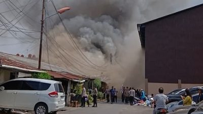 Delapan Rumah Asrama Polisi Belakang Polda Jambi Ludes Dilalap Api