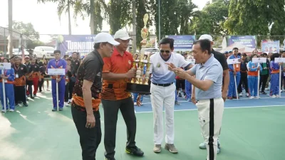 Gubernur Al Haris Buka Turnamen Tenis Alumni Perguruan Tinggi se-Indonesia
